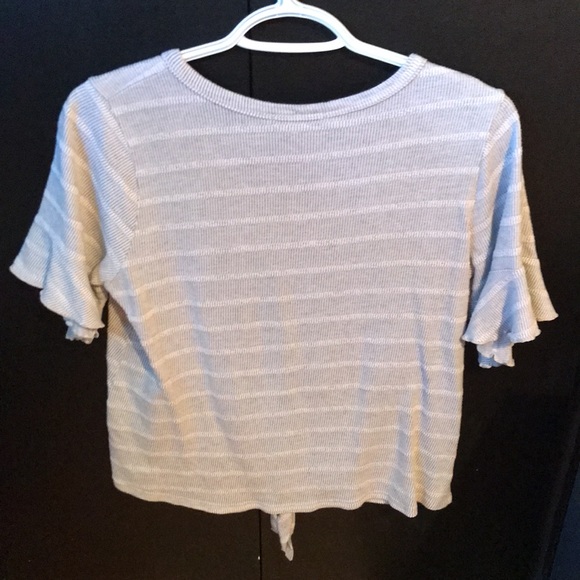 Gyft Woman’s Striped Top. Size Medium. - Picture 2 of 8